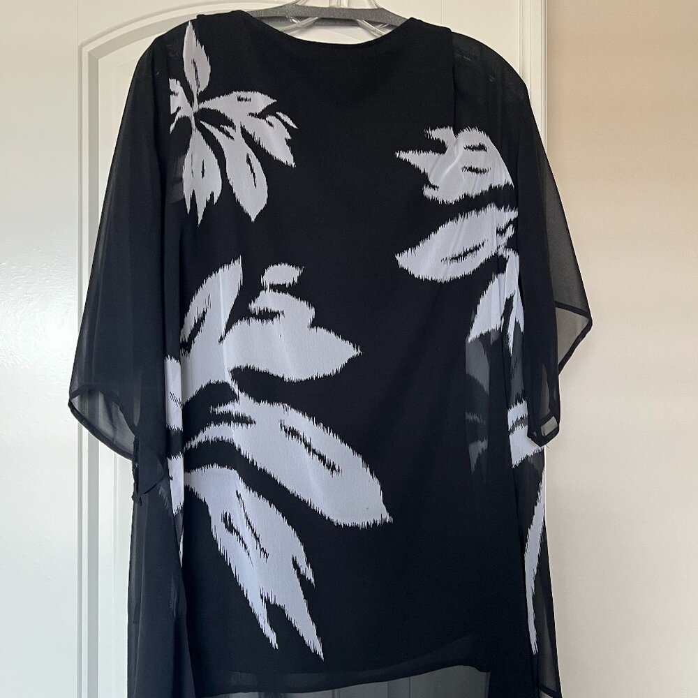 Slim Factor by Investments Dressy tunic/top SMALL NEW